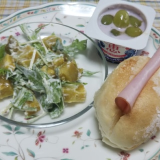 さつま芋水菜サラダとハムサンドの朝食☆